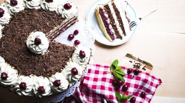 30. Mai: Schwarzwälder Kirschtortenfestival.
Schwarzwälder Kirschtorte.

Foto: Hochschwarzwald Tourismus GmbH - Hannes Kutza)