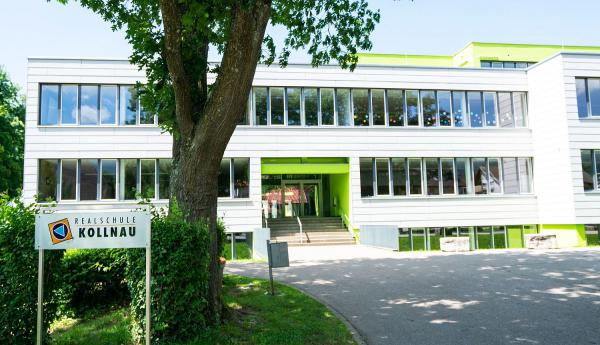 Waldkirch verbessert Infektionsschutz an Schulen und Kitas - Stadt wird Einrichtungen flächendeckend mit CO²-Messgeräten ausstatten.
Realschule Kollnau.

Foto: Stadt Waldkirch 
