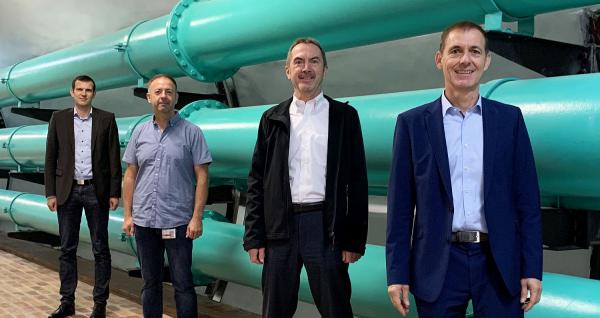 Sommerthema "Stadtwasser" in Wasserwerk im Grütt und Kaverne Schädelberg in Lörrach behandelt.
Von rechts: Oberbürgermeister Jörg Lutz, Wolfgang Droll (Betriebsleiter Stadtwerke Lörrach), Wassermeister Horst Schleith (bnNETZE) und Simon Herrmann (Leiter Asset Management Wasser bei bnNETZE) informierten über die Trinkwasseraufbereitung und Trinkwasserspeicherung.
Foto: Stadt Lörrach
Sommerthema "Stadtwasser" in Wasserwerk im Grütt und Kaverne Schädelberg in Lörrach behandelt.
Von rechts: Oberbürgermeister Jörg Lutz, Wolfgang Droll (Betriebsleiter Stadtwerke Lörrach), Wassermeister Horst Schleith (bnNETZE) und Simon Herrmann (Leiter Asset Management Wasser bei bnNETZE) informierten über die Trinkwasseraufbereitung und Trinkwasserspeicherung.
Foto: Stadt Lörrach