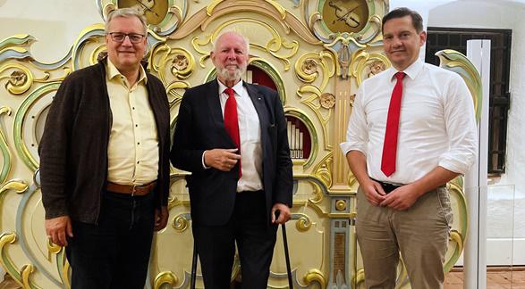 Waldkirchs SPD-Ortsvereinsvorsitzender Michael Stoltenburg, Prof. Ernst-Ulrich von Weizsäcker, Bundestagsabgeordneter Johannes Fechner
Bild: Wahlkampfteam Johannes Fechner Waldkirchs SPD-Ortsvereinsvorsitzender Michael Stoltenburg, Prof. Ernst-Ulrich von Weizsäcker, Bundestagsabgeordneter Johannes Fechner
Bild: Wahlkampfteam Johannes Fechner