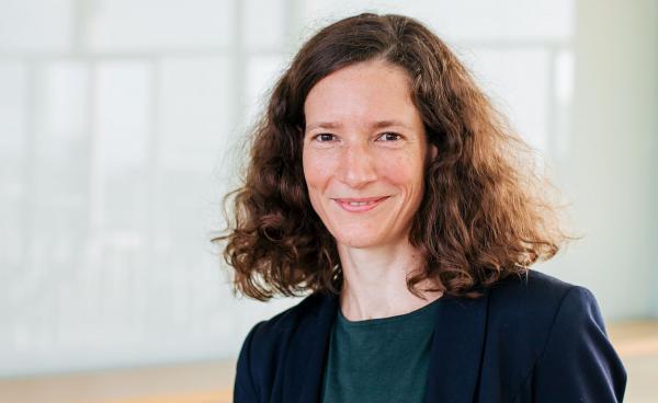 Eva Mayr-Stihl Stiftungsprofessur für Forstgenetik an der Universität Freiburg eingerichtet - Katrin Heer als erste Professur-Inhaberin berufen.
Foto: Albert-Ludwigs-Universität Freiburg - Sandra Meyndt
Eva Mayr-Stihl Stiftungsprofessur für Forstgenetik an der Universität Freiburg eingerichtet - Katrin Heer als erste Professur-Inhaberin berufen.
Foto: Albert-Ludwigs-Universität Freiburg - Sandra Meyndt