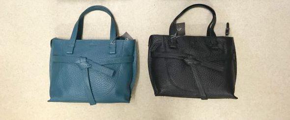 Kurzgrifftasche, mit verstellbarem Schulteriemen
139,90 € Kurzgrifftasche, mit verstellbarem Schulteriemen
139,90 €
