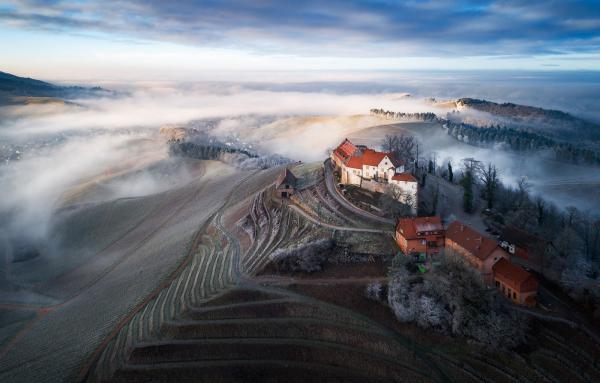 Gewinnerfoto des Fotowettbewerbs „Burgen aus einem fantastischen Blickwinkel“ von Marcel Heinzmann mit Schloss Staufenberg in Durbach
Bild: Fotowettbewerb Projekt „Les Portes du Temps – Die Tore der Zeit“, Marcel Heinzmann Gewinnerfoto des Fotowettbewerbs „Burgen aus einem fantastischen Blickwinkel“ von Marcel Heinzmann mit Schloss Staufenberg in Durbach
Bild: Fotowettbewerb Projekt „Les Portes du Temps – Die Tore der Zeit“, Marcel Heinzmann