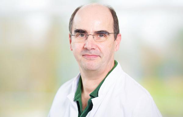 Martin Schuster wird Chefarzt der Inneren Medizin der Helios Rosmann Klinik Breisach.
Martin Schuster übernahm ab dem 01.01.2022 die chefärztliche Leitung der Inneren Medizin.
Foto: Helios Kliniken Breisgau-Hochschwarzwald GmbH - Christian Hanner Martin Schuster wird Chefarzt der Inneren Medizin der Helios Rosmann Klinik Breisach.
Martin Schuster übernahm ab dem 01.01.2022 die chefärztliche Leitung der Inneren Medizin.
Foto: Helios Kliniken Breisgau-Hochschwarzwald GmbH - Christian Hanner