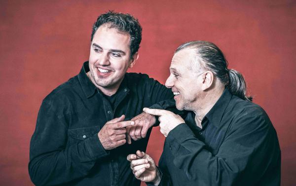 29. Januar: „Duo Fortezza“ in Offenburg.
Die zwei überragenden Solisten Enrique Ugarte und Koryun Asatryan bilden das „Duo Fortezza“.
Foto: Stadt Offenburg - Knetz Hierluksch 29. Januar: „Duo Fortezza“ in Offenburg.
Die zwei überragenden Solisten Enrique Ugarte und Koryun Asatryan bilden das „Duo Fortezza“.
Foto: Stadt Offenburg - Knetz Hierluksch