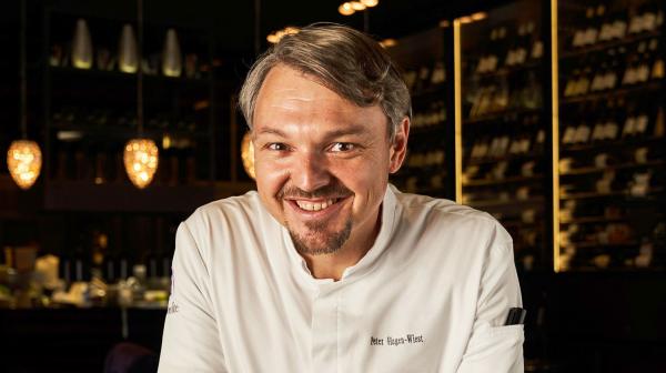 Erneut zwei Sterne für das „Ammolite - The Lighthouse Restaurant“ in Rust.
Küchenchef Peter Hagen-Wiest.
Foto: Europa-Park Erneut zwei Sterne für das „Ammolite - The Lighthouse Restaurant“ in Rust.
Küchenchef Peter Hagen-Wiest.
Foto: Europa-Park