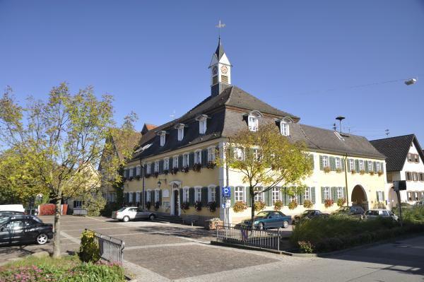 30. April: Vereine aus Teningen präsentieren ihre Vielfalt.
Rathaus Teningen (Bild).

Foto: RT-Archivbild 