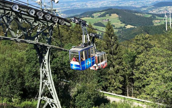 1. Mai: Mit der Schauinslandbahn auf den Freiburger Hausberg - Seilbahn startet in die Sommersaison.
Foto: Freiburger Verkehrs AG 1. Mai: Mit der Schauinslandbahn auf den Freiburger Hausberg - Seilbahn startet in die Sommersaison.
Foto: Freiburger Verkehrs AG