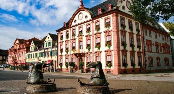 Historisches Rathaus Offenburg

RT-Archvbild