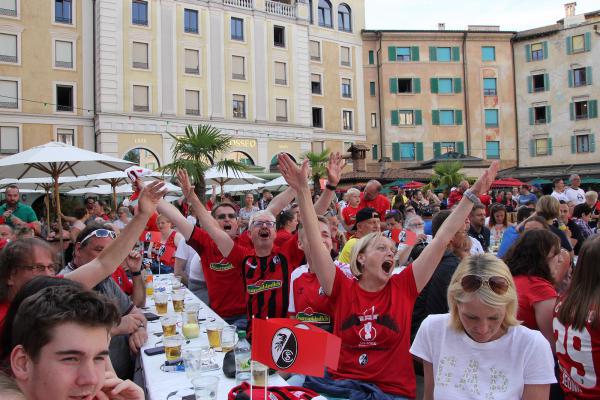 Einzigartige Kulisse und Atmosphäre: Fußball Public Viewing im "Colosseo"!
So wie beim DFB-Pokalfinale mit dem SC Freiburg kann man am Sonntag mitfiebern!
REGIOTRENDS-Achivbild Einzigartige Kulisse und Atmosphäre: Fußball Public Viewing im "Colosseo"!
So wie beim DFB-Pokalfinale mit dem SC Freiburg kann man am Sonntag mitfiebern!
REGIOTRENDS-Achivbild