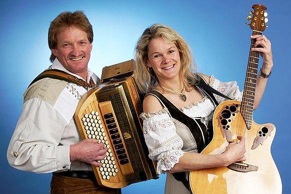 14. August: Duo Kaltenbrunn zu Gast im Hüsli Garten in Grafenhausen-Rothaus.
Foto: Landratsamt Waldshut 14. August: Duo Kaltenbrunn zu Gast im Hüsli Garten in Grafenhausen-Rothaus.
Foto: Landratsamt Waldshut