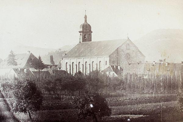 22. August: Photographien der Familie von Voigts-Rhetz.
Die historische Aufnahme zeigt die katholische Pfarrkirche vor dem Brand des alten Kirchturms im Jahr 1871.
Foto: Stadtarchiv Oberkirch 22. August: Photographien der Familie von Voigts-Rhetz.
Die historische Aufnahme zeigt die katholische Pfarrkirche vor dem Brand des alten Kirchturms im Jahr 1871.
Foto: Stadtarchiv Oberkirch