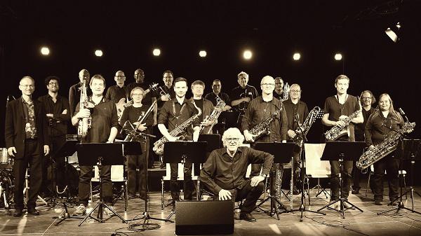 The Desert Jazz Orchestra
Foto by Judith Albaret
The Desert Jazz Orchestra
Foto by Judith Albaret