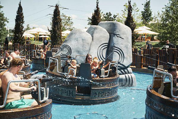 Rulantica ist bestes Freizeit- und Erlebnisbad in Deutschland.
„Tønnevirvel“ sorgt an heißen Sommertagen für eine erlebnisreiche Abkühlung.
Foto: Europa-Park Rulantica ist bestes Freizeit- und Erlebnisbad in Deutschland.
„Tønnevirvel“ sorgt an heißen Sommertagen für eine erlebnisreiche Abkühlung.
Foto: Europa-Park