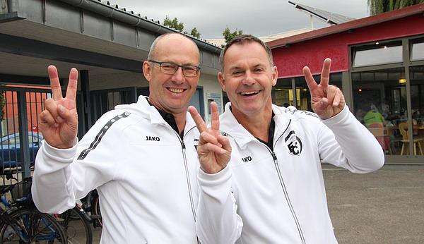 Freude beim FC Teningen nach dem 3:1-Heimsieg im Derby gegen den SV Waldkirch.
Vorsitzender Thomas Hodel (rechts) und Volker Hodel (FCT-Marketing)
REGIOTRENDS-Foto: Reinhard Laniot Freude beim FC Teningen nach dem 3:1-Heimsieg im Derby gegen den SV Waldkirch.
Vorsitzender Thomas Hodel (rechts) und Volker Hodel (FCT-Marketing)
REGIOTRENDS-Foto: Reinhard Laniot