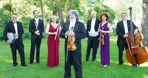 Oliver Shermacher gewann ersten Preis beim 16. Internationalen Aeolus Bläserwettbewerb.
„Johann-Strauß-Ensemble“ mit Oliver Shermacher (Zweiter von links).
Foto: Kur und Bäder GmbH Bad Krozingen
Oliver Shermacher gewann ersten Preis beim 16. Internationalen Aeolus Bläserwettbewerb.
„Johann-Strauß-Ensemble“ mit Oliver Shermacher (Zweiter von links).
Foto: Kur und Bäder GmbH Bad Krozingen