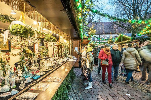 Energieeinsparung auf Weihnachtsmarkt in Freiburg (17. November bis 23. Dezember).
Foto: Freiburg Wirtschaft Touristik und Messe GmbH - Spiegelhalter Energieeinsparung auf Weihnachtsmarkt in Freiburg (17. November bis 23. Dezember).
Foto: Freiburg Wirtschaft Touristik und Messe GmbH - Spiegelhalter