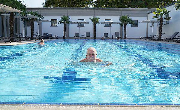 Neue Bereiche der Vita Classica in Bad Krozingen gehen in Testbetrieb - Neues Schwimmerbecken (Bild) steht im Oktober noch zu Verfügung.
Foto: Kur und Bäder GmbH Bad Krozingen
Neue Bereiche der Vita Classica in Bad Krozingen gehen in Testbetrieb - Neues Schwimmerbecken (Bild) steht im Oktober noch zu Verfügung.
Foto: Kur und Bäder GmbH Bad Krozingen