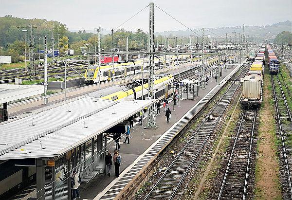 ICE aus München hält in Weil am Rhein.
Ab dem 11. Dezember wird in Weil am Rhein der ICE von und nach München einen Halt einlegen.
Foto: Stadtverwaltung Weil am Rhein - Bähr ICE aus München hält in Weil am Rhein.
Ab dem 11. Dezember wird in Weil am Rhein der ICE von und nach München einen Halt einlegen.
Foto: Stadtverwaltung Weil am Rhein - Bähr