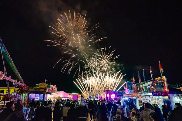 Großes Abschluss-Feuerwerk beendet erfolgreiche Freiburger Herbstmess‘ 2022
REGIOTRENDS-Foto: Jens Glade Großes Abschluss-Feuerwerk beendet erfolgreiche Freiburger Herbstmess‘ 2022
REGIOTRENDS-Foto: Jens Glade