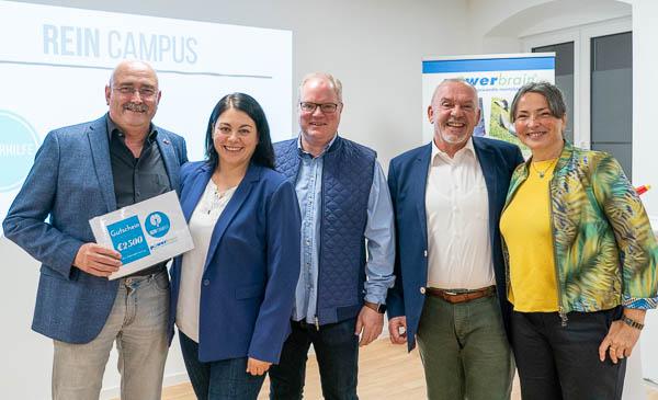 Rein Campus in Kenzingen eröffnet - Von links: Bürgermeister-Stellvertreter Karl Weiß, Derya und Bernd Rein, Sepp und Dagmar Spreitzer.
REGIOTRENDS-Foto: Jens Glade Rein Campus in Kenzingen eröffnet - Von links: Bürgermeister-Stellvertreter Karl Weiß, Derya und Bernd Rein, Sepp und Dagmar Spreitzer.
REGIOTRENDS-Foto: Jens Glade
