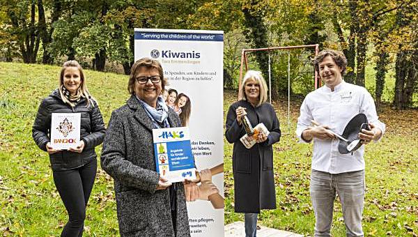 Von links: Präsidentin Julia Klein, Helga Dilger von MAKS, Christine Riesterer-Märtin (Kiwanis) und Ben Kindler, Koch aus Leidenschaft Von links: Präsidentin Julia Klein, Helga Dilger von MAKS, Christine Riesterer-Märtin (Kiwanis) und Ben Kindler, Koch aus Leidenschaft