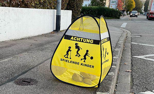 Stadt Oberkirch: Private Warnschilder gefährden Verkehr.

Foto: Stadt Oberkirch - Lisa Bosch-Hergenreder