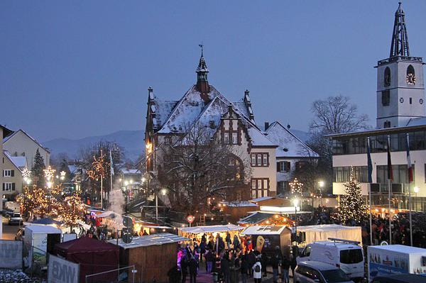 Denzlinger Weihnachtsmarkt 2022

REGIOTRENDS-Foto: Reinhard Laniot