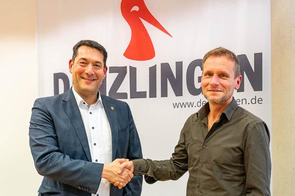 Martin Wolfstädter wird neuer Gastronom und Betriebsführer des Kultur- & Bürgerhauses Denzlingen - Bürgermeister Markus Hollemann (links) und der neue Betriebsführer und Gastronom des Kultur- & Bürgerhauses Denzlingen, Martin Wolfstädter.
REGIOTRENDS-Foto: Jens Glade Martin Wolfstädter wird neuer Gastronom und Betriebsführer des Kultur- & Bürgerhauses Denzlingen - Bürgermeister Markus Hollemann (links) und der neue Betriebsführer und Gastronom des Kultur- & Bürgerhauses Denzlingen, Martin Wolfstädter.
REGIOTRENDS-Foto: Jens Glade