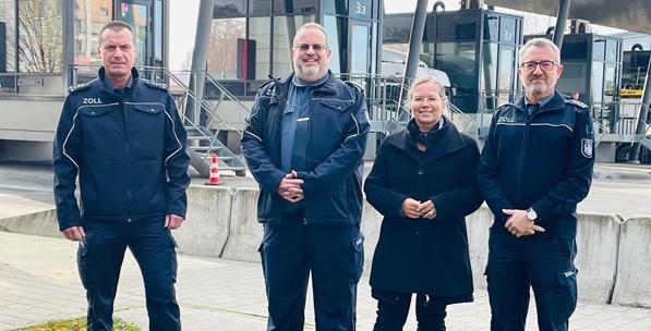 Diana Stöcker im Austausch mit dem Hauptzollamt Lörrach
Bild: Wahlkreisbüro Stöcker Diana Stöcker im Austausch mit dem Hauptzollamt Lörrach
Bild: Wahlkreisbüro Stöcker
