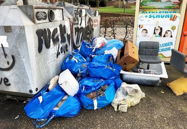 Illegale Ablagerung von Müll in Offenburg.
Foto: Polizei Illegale Ablagerung von Müll in Offenburg.
Foto: Polizei