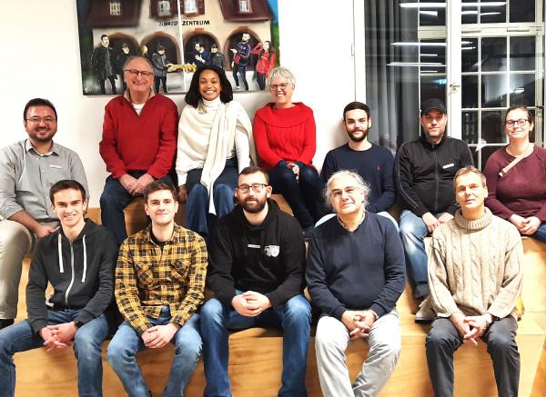 Das Jugendzentrum in Emmendingen rockt!
Der SPD-Vorstand zusammen mit dem JuZe-Team. Das Jugendzentrum in Emmendingen rockt!
Der SPD-Vorstand zusammen mit dem JuZe-Team.