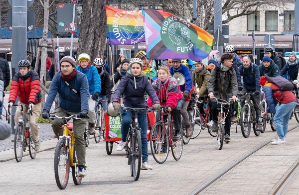 Fahrraddemo gegen Autobahn-Ausbau in Freiburg.
REGIOTRENDS-Foto: Jens Glade Fahrraddemo gegen Autobahn-Ausbau in Freiburg.
REGIOTRENDS-Foto: Jens Glade
