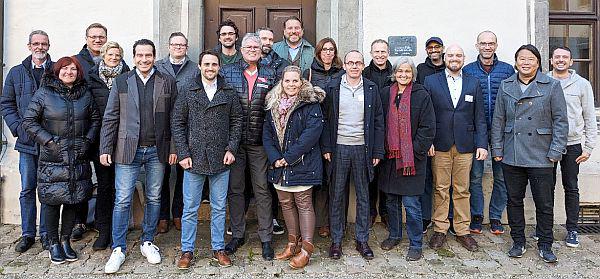 Hochschule Offenburg startet zusammen mit Handwerksunternehmen und Softwareanbietern das Forschungsprojekt KINCHI.
Zum Auftakt trafen sich die Projektbeteiligten in Gengenbach.

Foto: Hochschule Offenburg