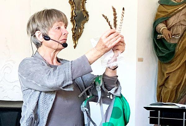Spannende Begegnung mit Renate Klöppel in Waldkirch.
Die Autorin Renate Klöppel stellte ihren regionalen Kinderroman „Leon und Lotta finden den Schatz der weißen Frau“ vor
Foto: Stadt Waldkirch
Spannende Begegnung mit Renate Klöppel in Waldkirch.
Die Autorin Renate Klöppel stellte ihren regionalen Kinderroman „Leon und Lotta finden den Schatz der weißen Frau“ vor
Foto: Stadt Waldkirch