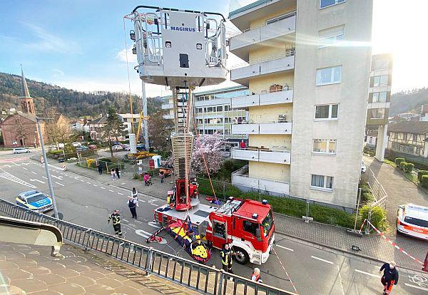 Schaulustige behinderten Einsatz in Waldkirch.
Foto: Freiwillige Feuerwehr Waldkirch Schaulustige behinderten Einsatz in Waldkirch.
Foto: Freiwillige Feuerwehr Waldkirch
