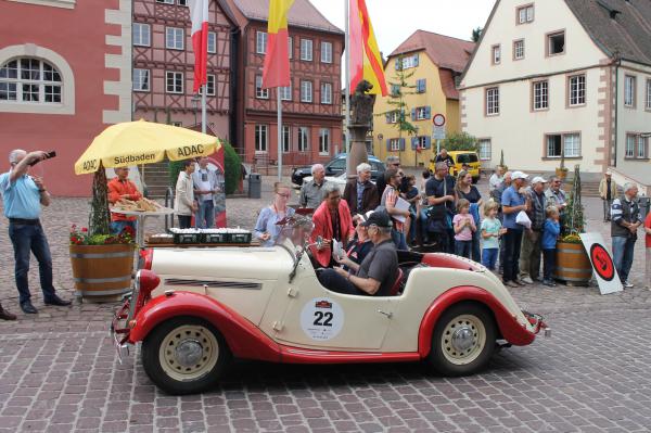 19. Mai: Paul-Pietsch-Classic: Oldtimer machen Stopp in Ettenheim.
Foto von der Ausfahrt 2017. 19. Mai: Paul-Pietsch-Classic: Oldtimer machen Stopp in Ettenheim.
Foto von der Ausfahrt 2017.
