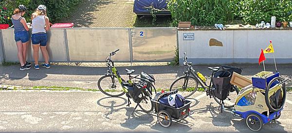 Die große "Bürkle-Bleiche-Schatzsuche" in Emmendingen! - Sonntäglicher Verschenk-Tag wurde bestens angenommen
Bild: REGIOTRENDS lokal: "EM-extra" Die große "Bürkle-Bleiche-Schatzsuche" in Emmendingen! - Sonntäglicher Verschenk-Tag wurde bestens angenommen
Bild: REGIOTRENDS lokal: "EM-extra"