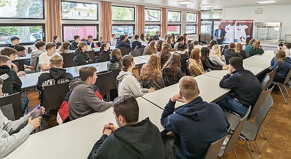 Grünen-Landtagsabgeordneter Schoch besuchte zu EU-Schulprojekttag Realschule Endingen.

Foto: Büro Alexander Schoch - Stefan-Zweig-Realschule Endingen