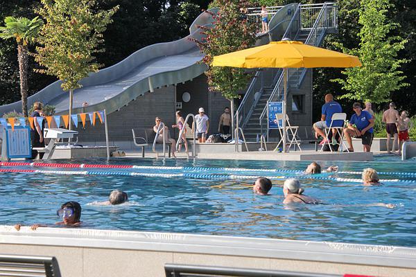 "EM-extra"-Stadtbilder: 2800 Besucher über Pfingsten im Freibad über der Elz 
(Sonntag 1500, Montag 1300) 

Bild: Reinhard Laniot / REGIOTRENDS lokal: "EM-extra" 