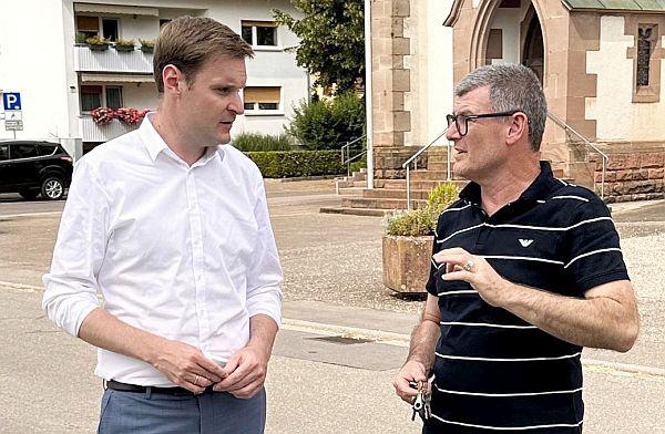 Yannick Bury (links) war zu Besuch bei Bürgermeister Michael Schlegel in Reute.
Foto: Büro Yannick Bury Yannick Bury (links) war zu Besuch bei Bürgermeister Michael Schlegel in Reute.
Foto: Büro Yannick Bury
