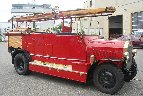17. Juli: Historische Feuerwehrfahrzeuge fahren durch die Altstadt von Ettenheim.
Foto: Stadt Ettenheim - Kreisfeuerwehrverband Ortenaukreis 17. Juli: Historische Feuerwehrfahrzeuge fahren durch die Altstadt von Ettenheim.
Foto: Stadt Ettenheim - Kreisfeuerwehrverband Ortenaukreis