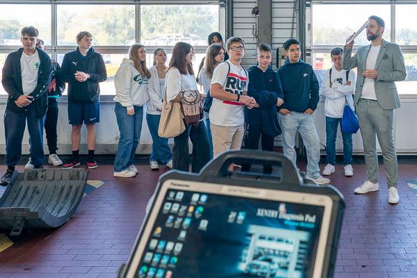 Autohaus Schmolck und Kastelbergschule in Waldkirch beschließen Kooperation.
Foto: Jens Glade / Internetzeitung REGIOTRENDS Autohaus Schmolck und Kastelbergschule in Waldkirch beschließen Kooperation.
Foto: Jens Glade / Internetzeitung REGIOTRENDS