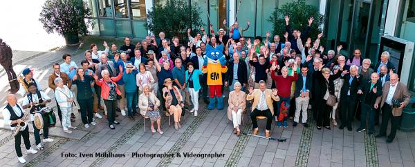 Ausstellung "50 Jahre Gewerbevereine in Emmendingen - Eine Stadt im Wandel der Zeit" wurde im Rathausfoyer eröffnet
"Wir sind Emmendingen!" Ausstellung "50 Jahre Gewerbevereine in Emmendingen - Eine Stadt im Wandel der Zeit" wurde im Rathausfoyer eröffnet
"Wir sind Emmendingen!"