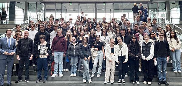 Abschlussklassen der Realschule Friesenheim besuchten Bundestag.
Foto: Abgeordnetenbüro Yannick Bury Abschlussklassen der Realschule Friesenheim besuchten Bundestag.
Foto: Abgeordnetenbüro Yannick Bury
