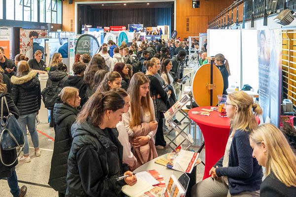 Gut besuchte Job-Start-Börse in Emmendingen
Foto: Jens Glade / Internetzeitung REGIOTRENDS Gut besuchte Job-Start-Börse in Emmendingen
Foto: Jens Glade / Internetzeitung REGIOTRENDS