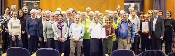 Helden des Alltags zum "Tag des Bürgerengagements 2023" im Landkreis Lörrach gewürdigt.
Vertreter der geehrten Initiativen, zusammen mit Cornelia Wülbeck (Dritte von links).
Foto: Landratsamt Lörrach Helden des Alltags zum "Tag des Bürgerengagements 2023" im Landkreis Lörrach gewürdigt.
Vertreter der geehrten Initiativen, zusammen mit Cornelia Wülbeck (Dritte von links).
Foto: Landratsamt Lörrach