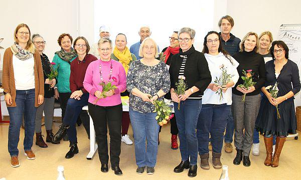 Projekt „Zeit für mich!“ in Lahr.
Erfolgreiche Teilnehmer der Schulung für Betreuung von Menschen mit Demenz.
Foto: Stadt Lahr Projekt „Zeit für mich!“ in Lahr.
Erfolgreiche Teilnehmer der Schulung für Betreuung von Menschen mit Demenz.
Foto: Stadt Lahr