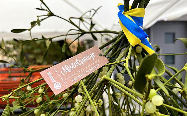 10./15. Dezember: Mistelverkauf für einen guten Zweck in Waldkirch.
Foto: Rotary Club Elzach-Waldkirch 10./15. Dezember: Mistelverkauf für einen guten Zweck in Waldkirch.
Foto: Rotary Club Elzach-Waldkirch