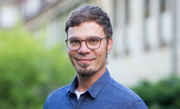 Der Waldboden ist Boden des Jahres 2024.
Peter Hartmann (Bild).
Foto: Forstliche Versuchs- und Forschungsanstalt Baden-Württemberg - Christian Hanner Der Waldboden ist Boden des Jahres 2024.
Peter Hartmann (Bild).
Foto: Forstliche Versuchs- und Forschungsanstalt Baden-Württemberg - Christian Hanner